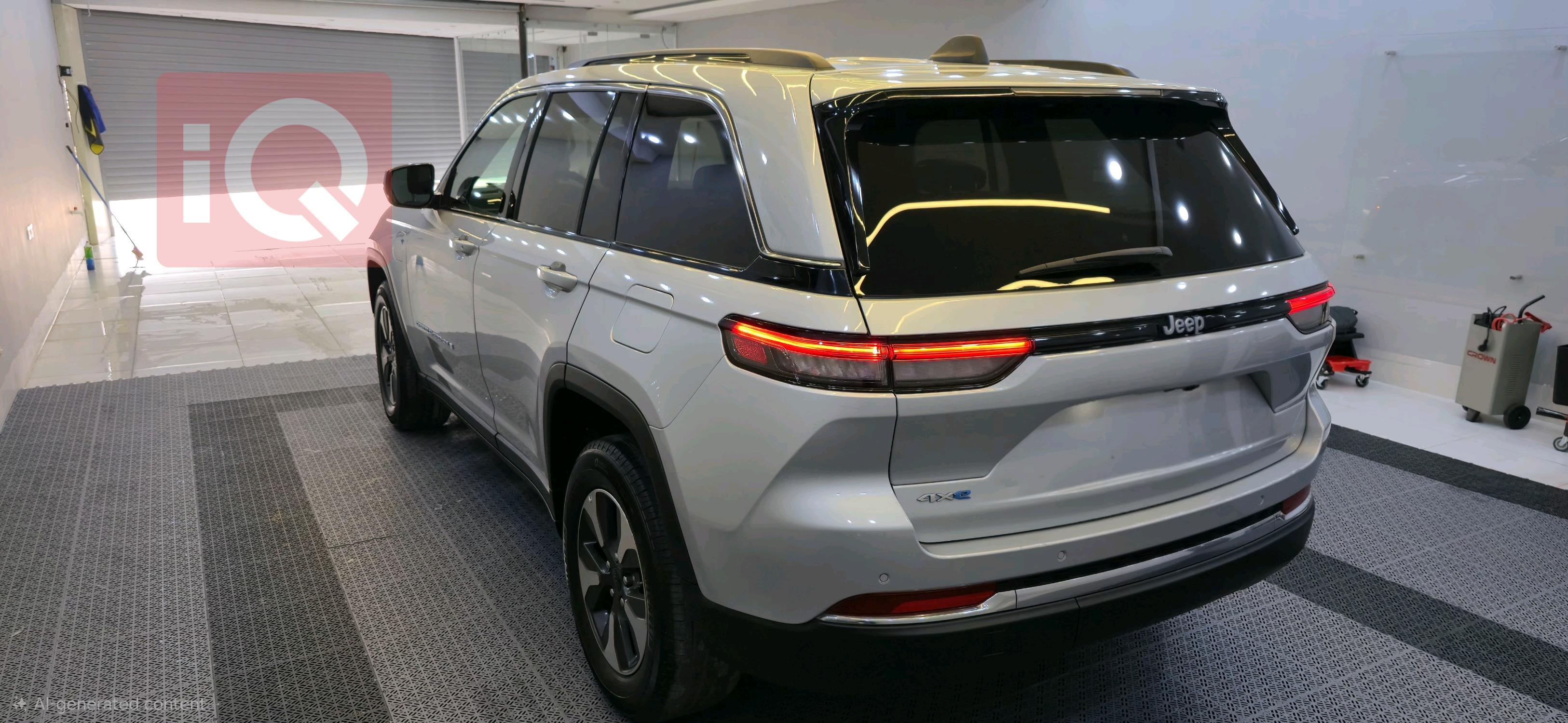 جیپ گراند شیرۆکی